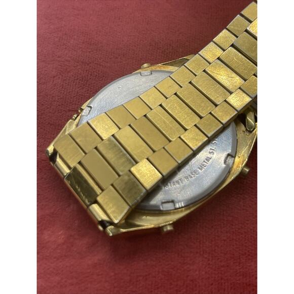 VTG 1980s SEIKO A639-5009 LCD CHRONOGRAPH WATCH GOLD TONE Dead Battery - Picture 7 of 16